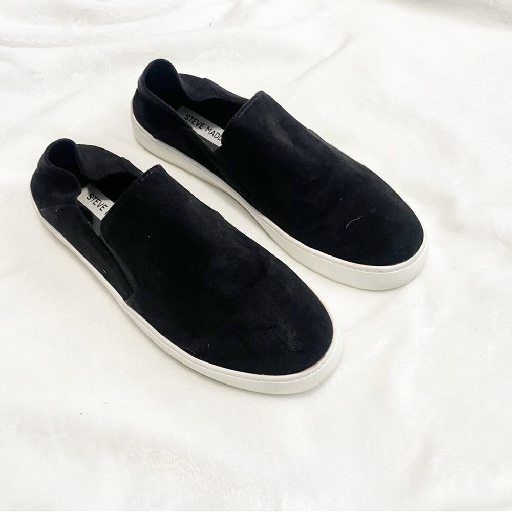 Steve Madden Fayna black slip on sneaker size 9 suede